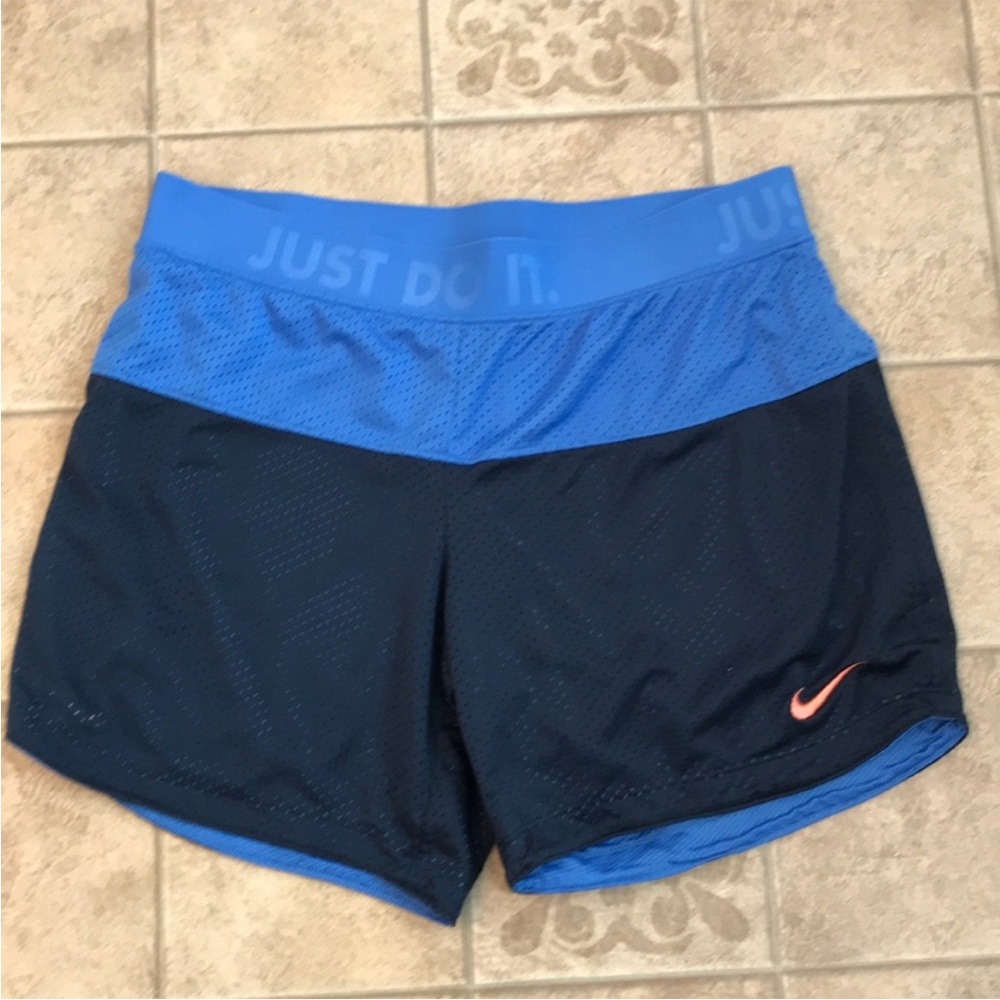 Nike women’s reversible Just Do It Logo waistband running shorts small